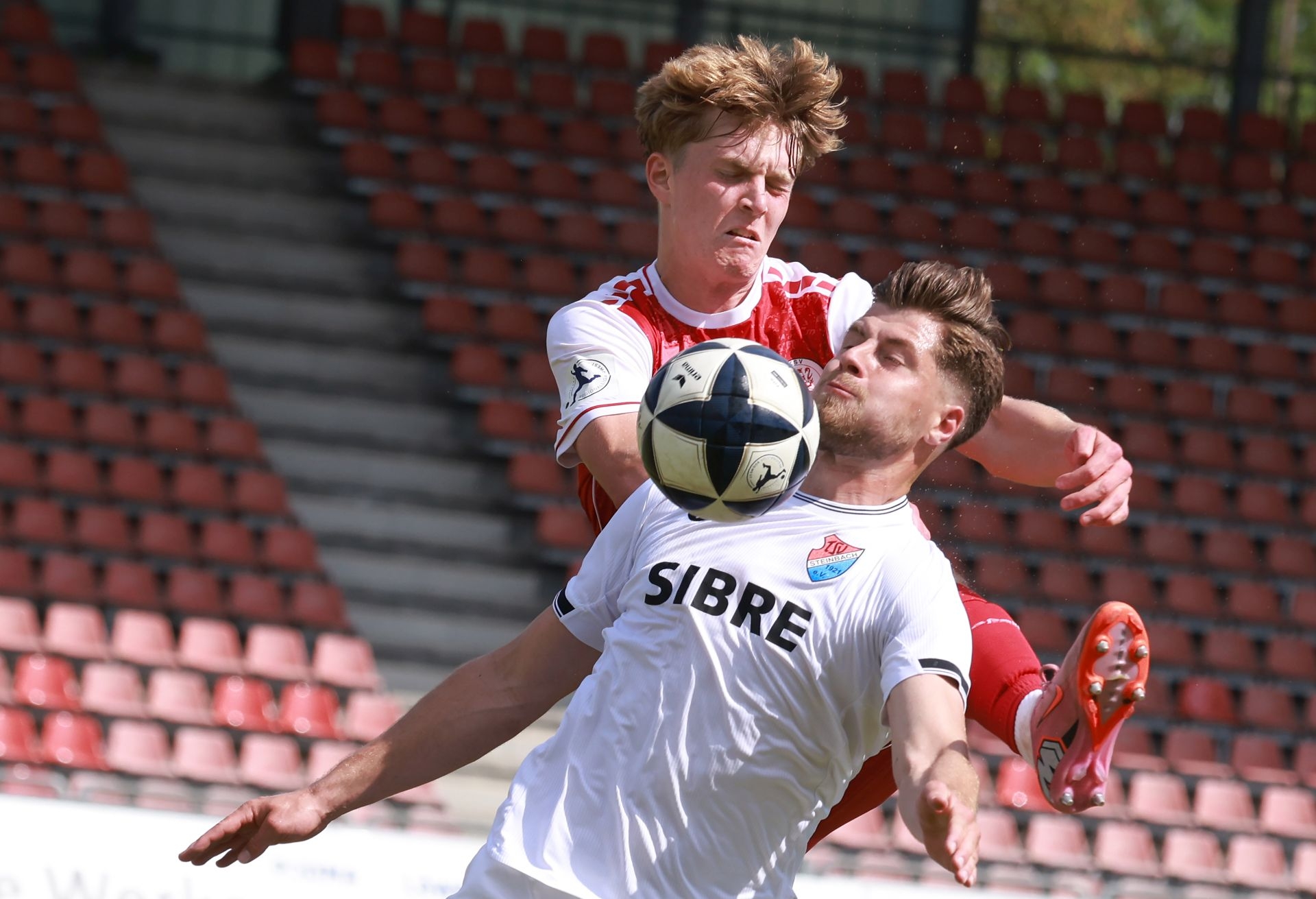 Fu&szlig;ball Regionalliga, KSV Hessen gegen TSV Steinbach,
Joshua Kopf
Tjark Hildebrandt
Foto: Schachtschneider