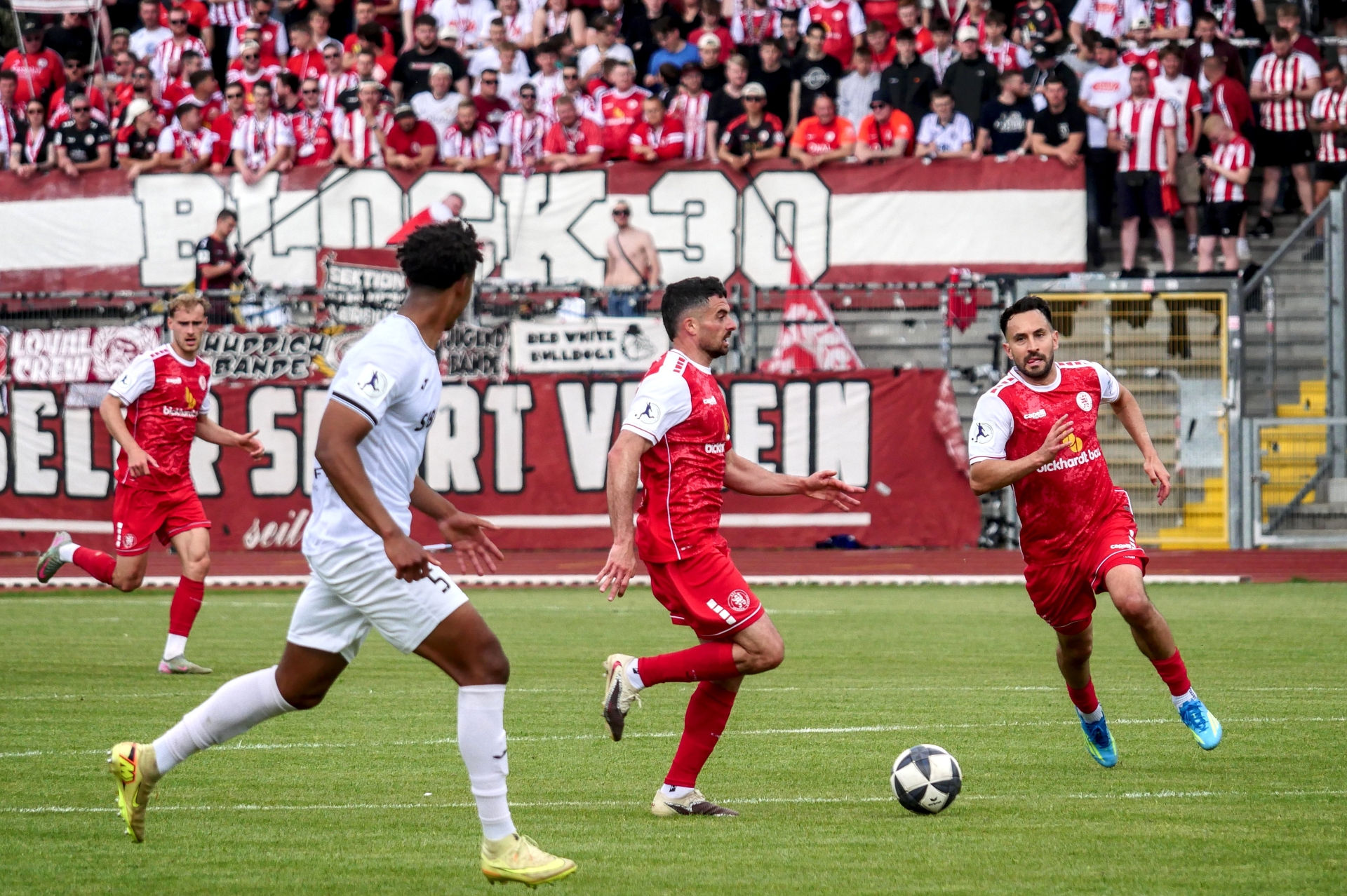 KSV Hessen Kassel - TSV Steinbach Haiger, Bravo Sanchez, Rupp, Block 30