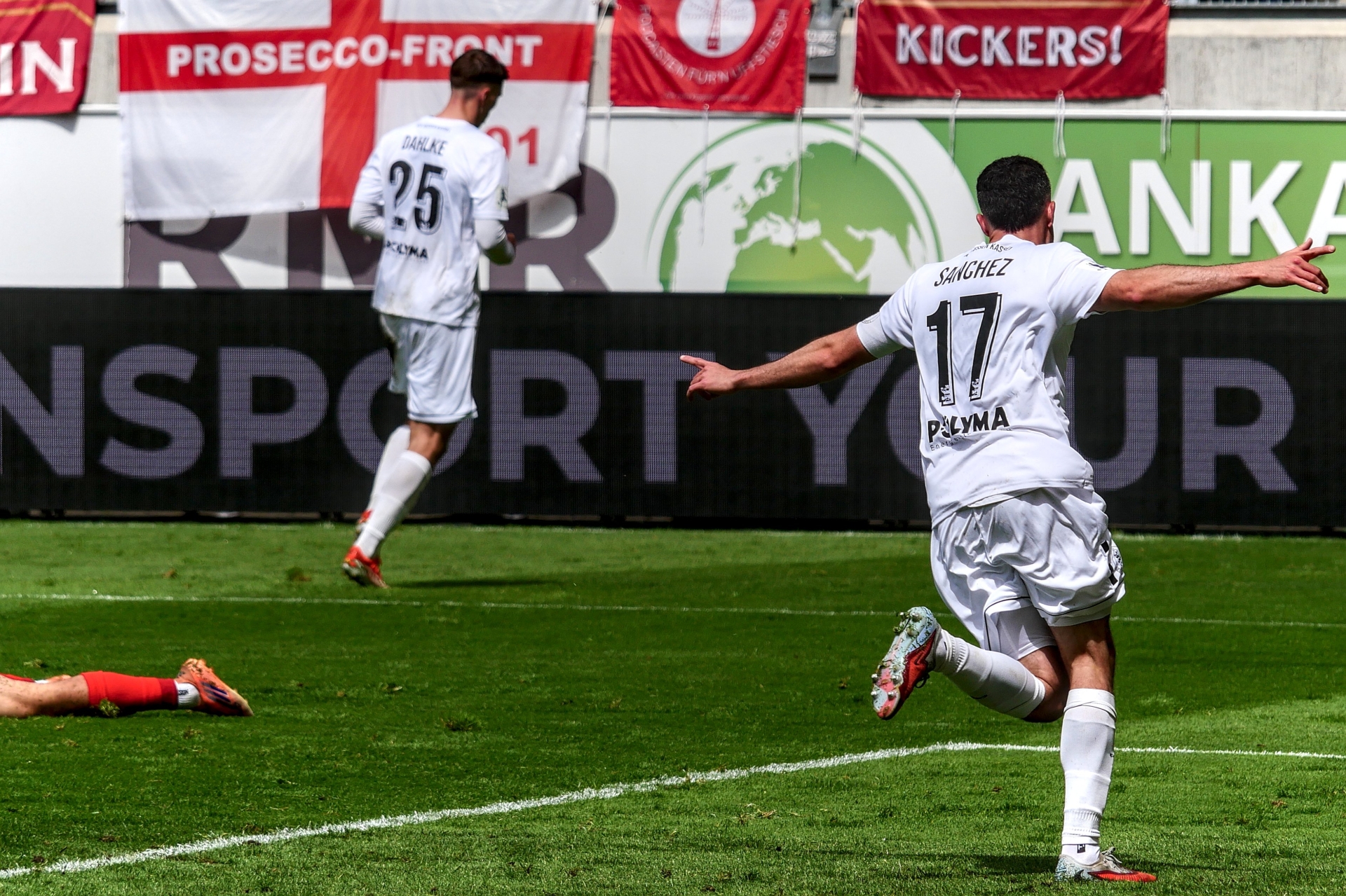 Kickers Offenbach - KSV Hessen Kassel, Torjubel, Dahlke, Bravo Sanchez