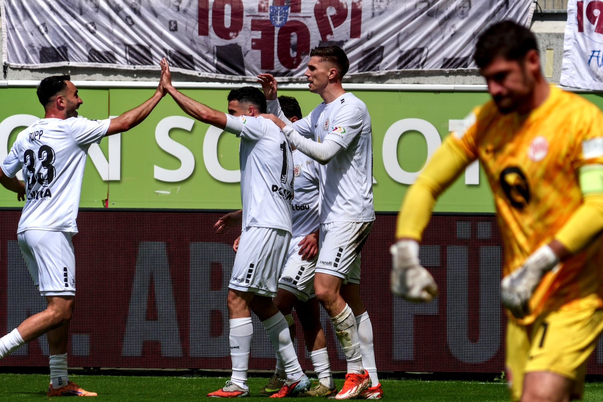 Kickers Offenbach - KSV Hessen Kassel, Torjubel, Dahlke, Rupp, Bravo Sanchez
