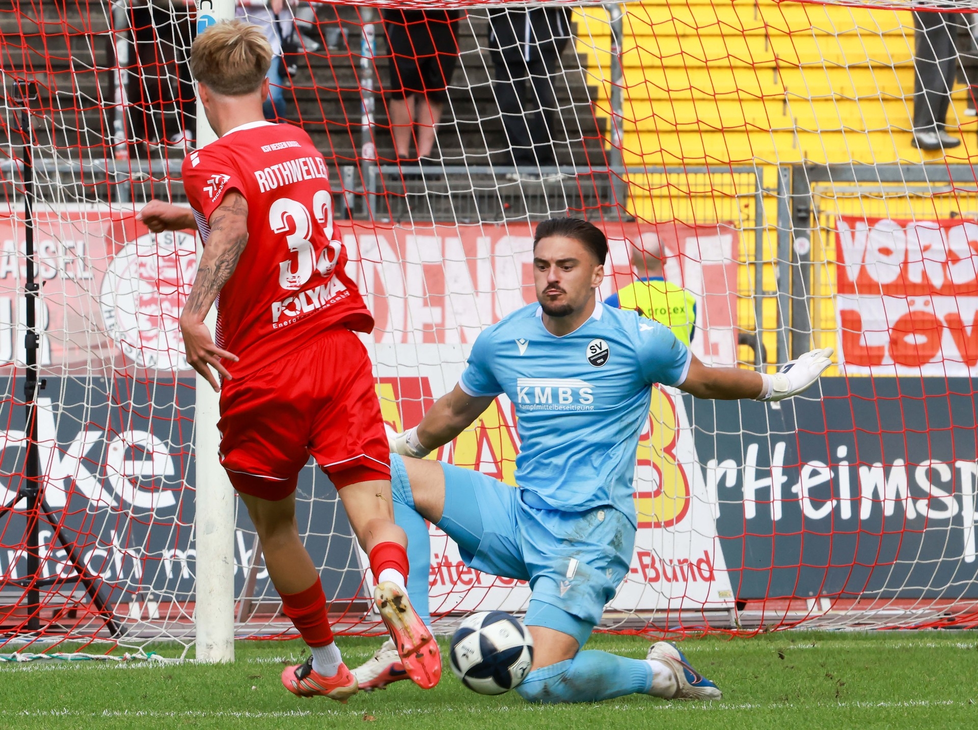 Fu&szlig;ball, Regionalliga, S&uuml;dwest 26/27, KSV Hessen Kassel gegen SV Sandhausen,
Nick Rothweiler,
Arthur Lyska,
Foto: Schachtschneider
